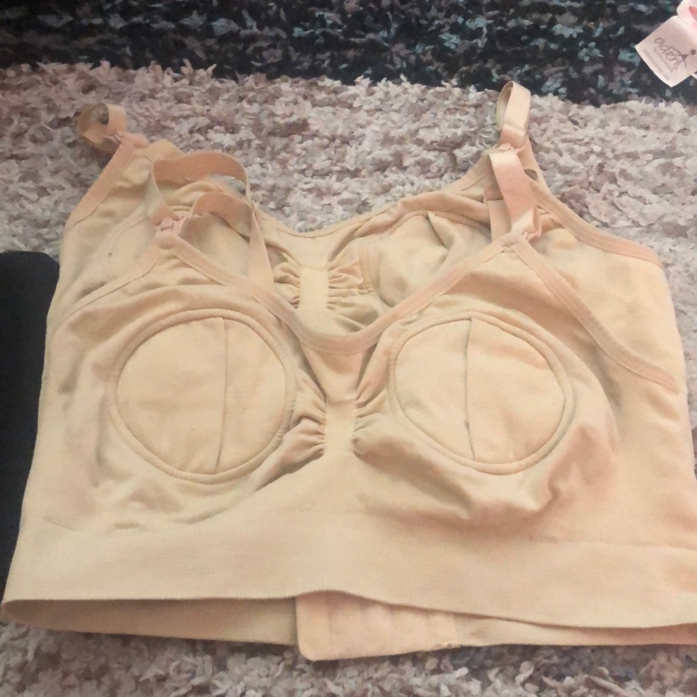Bundle of hands free pumping/nursing bras.